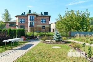 Таунхаус 273м², 3-этажный, участок 3 сот.