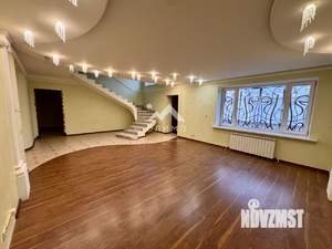 Таунхаус 296м², 3-этажный, участок 3 сот.