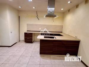 Таунхаус 296м², 3-этажный, участок 3 сот.