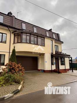 Таунхаус 296м², 3-этажный, участок 3 сот.