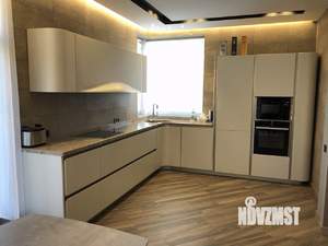 Дом 220м&sup2;, 2-этажный, на длительный срок, 