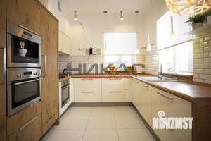 Дом 360м&sup2;, 3-этажный, на длительный срок, 