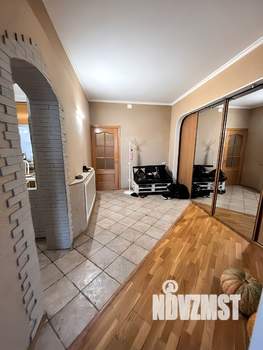 Таунхаус 250м², 3-этажный, на длительный срок, 