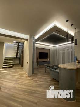 Дом 220м&sup2;, 2-этажный, на длительный срок, 