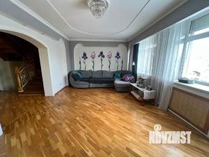 Таунхаус 250м², 3-этажный, на длительный срок, 