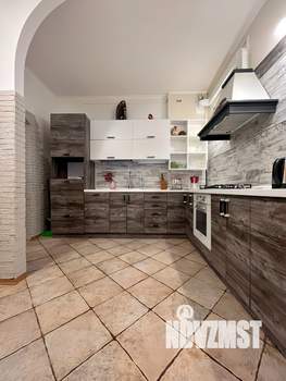 Таунхаус 250м², 3-этажный, на длительный срок, 