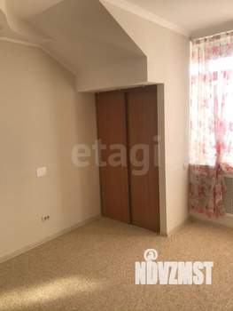 Таунхаус 250м², 3-этажный, на длительный срок, 