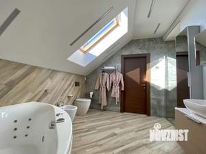 Дом 220м&sup2;, 2-этажный, на длительный срок, 