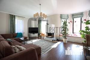 Дом 540м&sup2;, 3-этажный, участок 8 сот.  