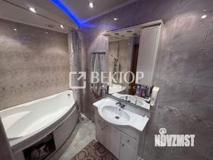 Дом 220м&sup2;, 2-этажный, участок 5 сот.  