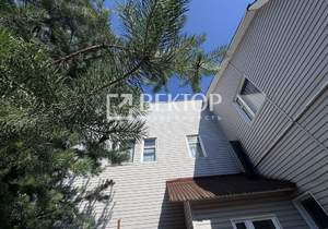 Дом 220м&sup2;, 2-этажный, участок 5 сот.  