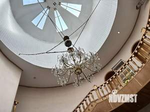 Коттедж 800м&sup2;, 3-этажный, участок 10 сот.  