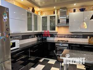 Коттедж 180м², 2-этажный, участок 6 сот.  