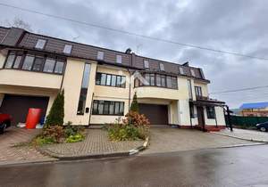 Дом 296м², 3-этажный, участок 3 сот.  