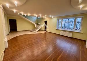 Дом 296м², 3-этажный, участок 3 сот.  