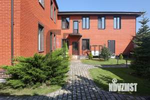 Дом 540м&sup2;, 3-этажный, участок 8 сот.  