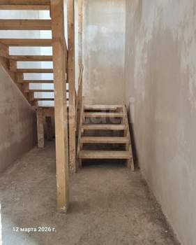 Дом 214м&sup2;, 3-этажный, участок 1 сот.  