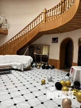 Коттедж 800м&sup2;, 3-этажный, участок 10 сот.  