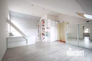 Дом 283м&sup2;, 2-этажный, участок 9 сот.  