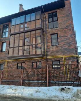 Дом 214м&sup2;, 3-этажный, участок 1 сот.  