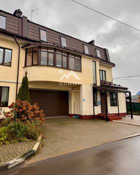 Дом 296м², 3-этажный, участок 3 сот.  