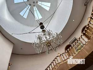 Дом 728м&sup2;, 3-этажный, участок 11 сот.  