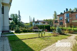 Таунхаус 273м², 3-этажный, участок 3 сот.  