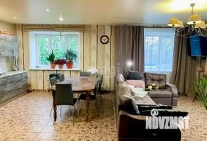 Дом 215м&sup2;, 3-этажный, участок 10 сот.  