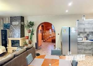 Дом 215м&sup2;, 3-этажный, участок 10 сот.  