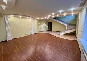 Дом 296м², 3-этажный, участок 3 сот.  