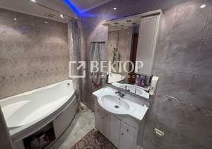 Дом 220м&sup2;, 2-этажный, участок 5 сот.  