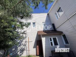 Дом 220м&sup2;, 2-этажный, участок 5 сот.  