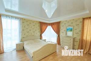 Дом 98м&sup2;, 2-этажный, участок 3 сот.  