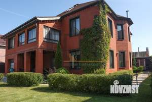 Дом 540м&sup2;, 3-этажный, участок 8 сот.  