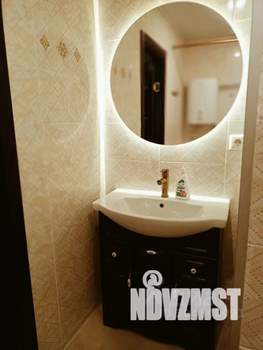 Студия квартира, посуточно, 40м2, 1/10 этаж