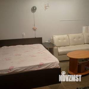 Студия квартира, посуточно, 35м2, 1/5 этаж