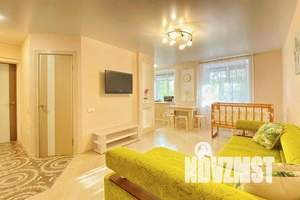 2-к квартира, посуточно, 46м2, 1/5 этаж