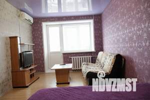 1-к квартира, посуточно, 40м2, 5/5 этаж