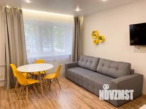 Студия квартира, посуточно, 32м2, 1/5 этаж