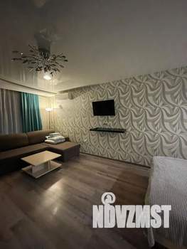 Студия квартира, посуточно, 39м2, 1/5 этаж