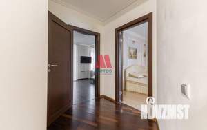 4-к квартира, вторичка, 144м2, 1/3 этаж