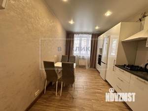 2-к квартира, вторичка, 61м2, 1/6 этаж