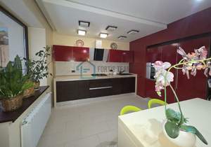 4-к квартира, вторичка, 225м2, 3/5 этаж