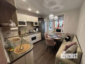 2-к квартира, вторичка, 58м2, 1/4 этаж