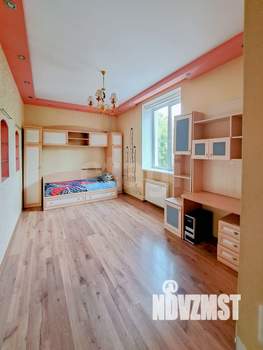 3-к квартира, вторичка, 100м2, 2/4 этаж