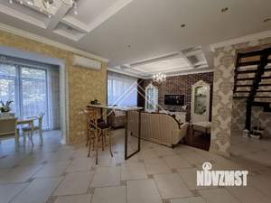 4-к квартира, вторичка, 200м2, 2/2 этаж