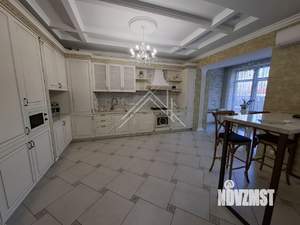 4-к квартира, вторичка, 200м2, 2/2 этаж