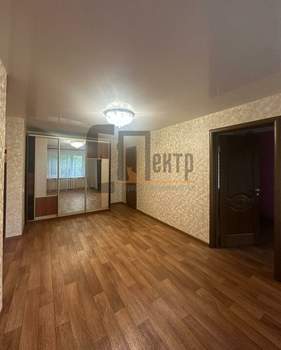 2-к квартира, вторичка, 40м2, 1/4 этаж
