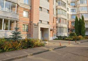 2-к квартира, вторичка, 58м2, 1/10 этаж